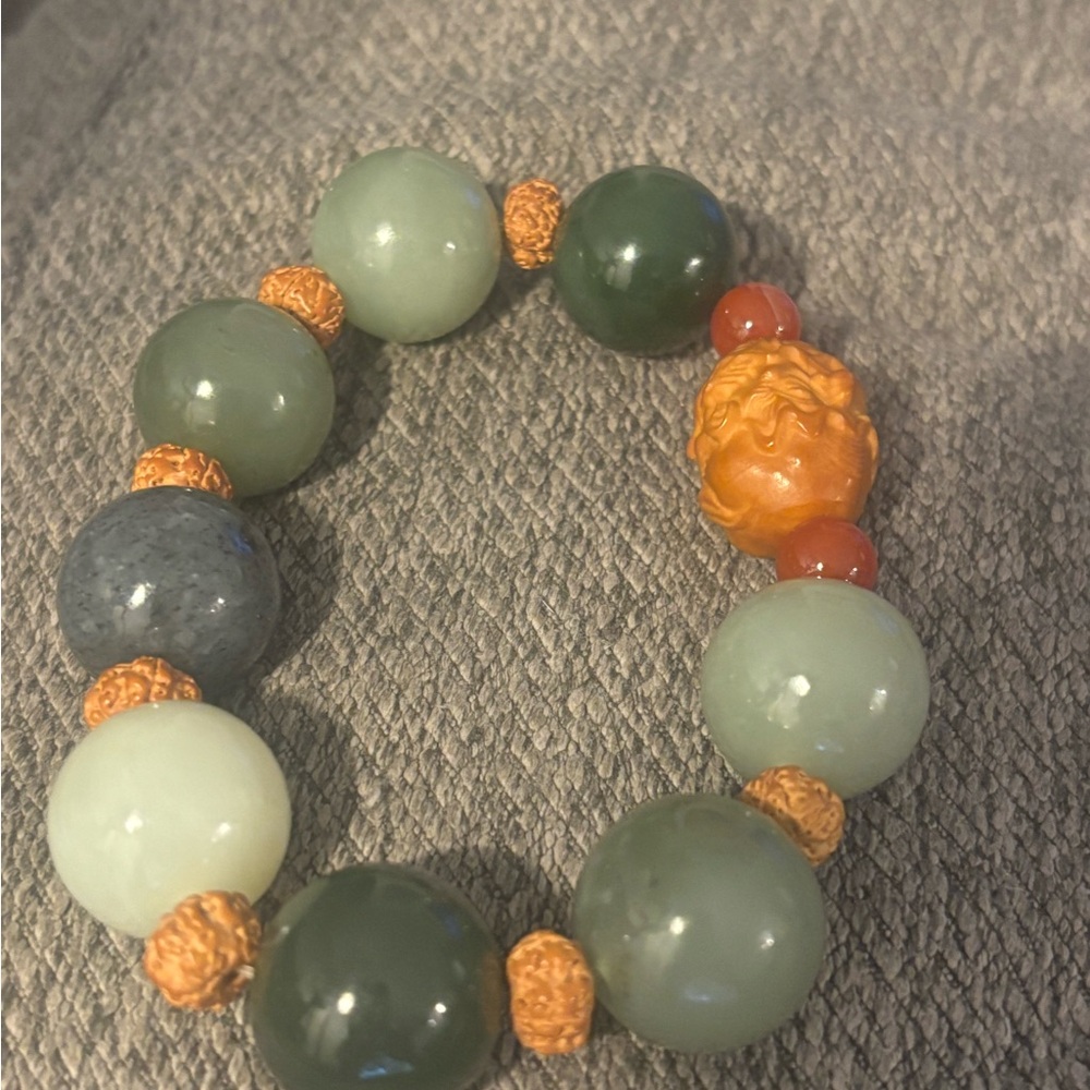 Jade Beaded Bracelet with Chinese Vajra Bodhi bead accents. - Picture 2 of 7